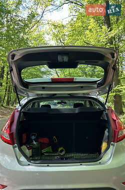 Хэтчбек Ford Fiesta 2012 в 