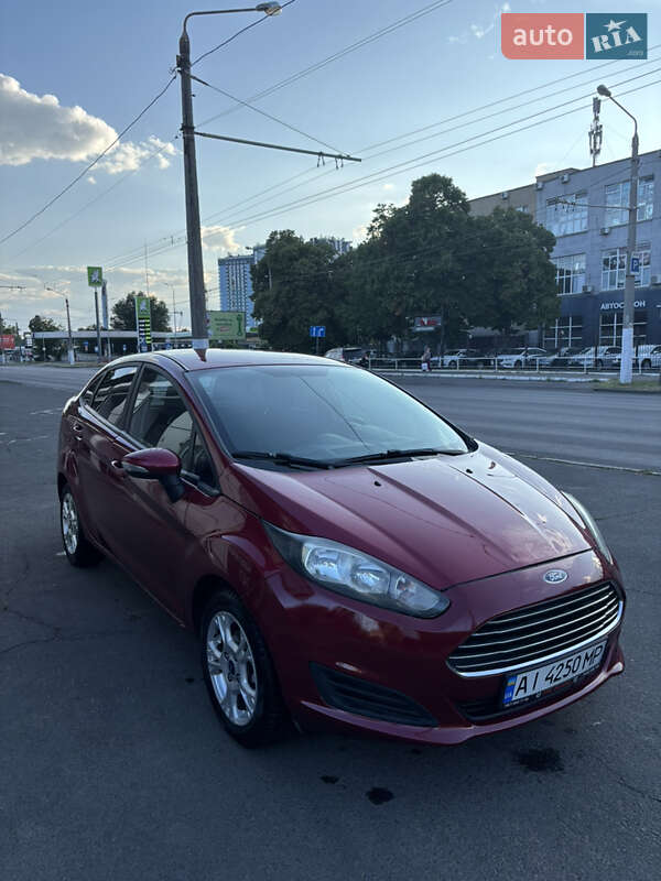 Седан Ford Fiesta 2016 в 