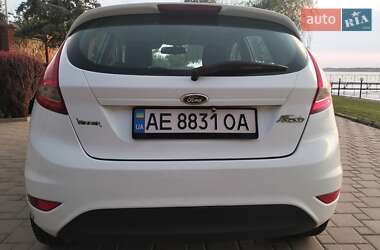 Хэтчбек Ford Fiesta 2011 в 