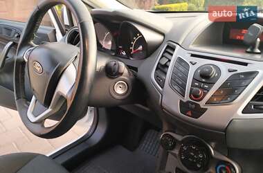 Хэтчбек Ford Fiesta 2011 в 