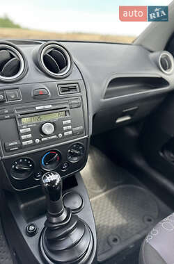 Хэтчбек Ford Fiesta 2007 в 