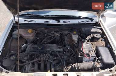 Хэтчбек Ford Fiesta 1996 в 