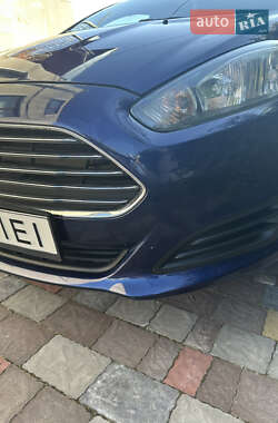 Седан Ford Fiesta 2015 в 