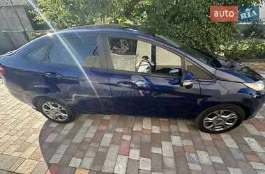Седан Ford Fiesta 2015 в 