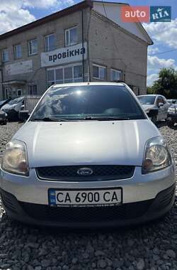 Хэтчбек Ford Fiesta 2006 в 