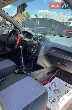 Хэтчбек Ford Fiesta 2006 в 