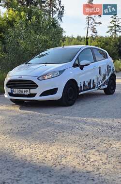 Хэтчбек Ford Fiesta 2015 в 