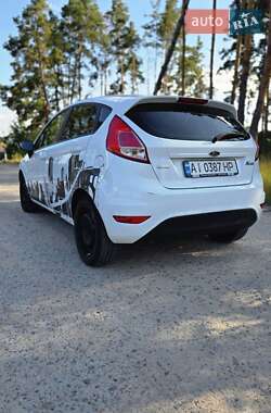 Хэтчбек Ford Fiesta 2015 в 