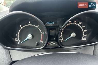 Хэтчбек Ford Fiesta 2014 в 