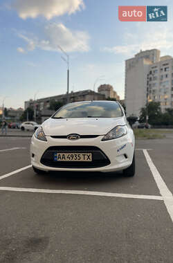 Хэтчбек Ford Fiesta 2011 в 