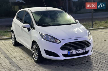 Хэтчбек Ford Fiesta 2016 в 