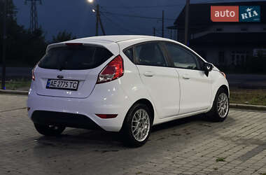Хэтчбек Ford Fiesta 2016 в 
