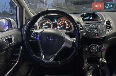 Хэтчбек Ford Fiesta 2016 в 