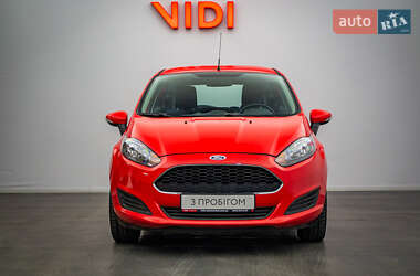 Хэтчбек Ford Fiesta 2016 в 