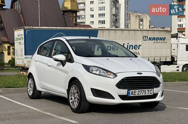 Хэтчбек Ford Fiesta 2016 в 