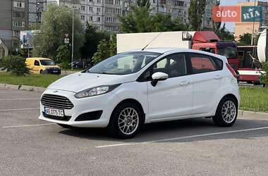 Хэтчбек Ford Fiesta 2016 в 