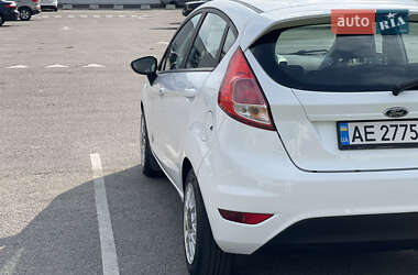 Хэтчбек Ford Fiesta 2016 в 