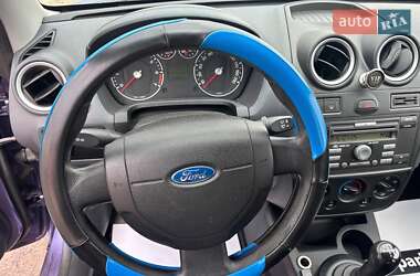 Хэтчбек Ford Fiesta 2006 в 