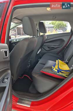 Хэтчбек Ford Fiesta 2015 в 