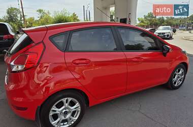Хэтчбек Ford Fiesta 2015 в 