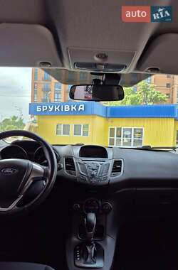 Хэтчбек Ford Fiesta 2015 в 
