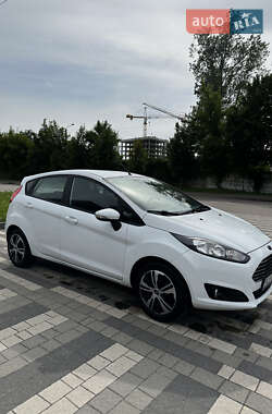 Хетчбек Ford Fiesta 2015 в Львові
