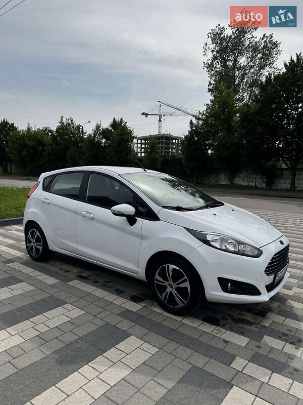 Хэтчбек Ford Fiesta 2015 в Львове