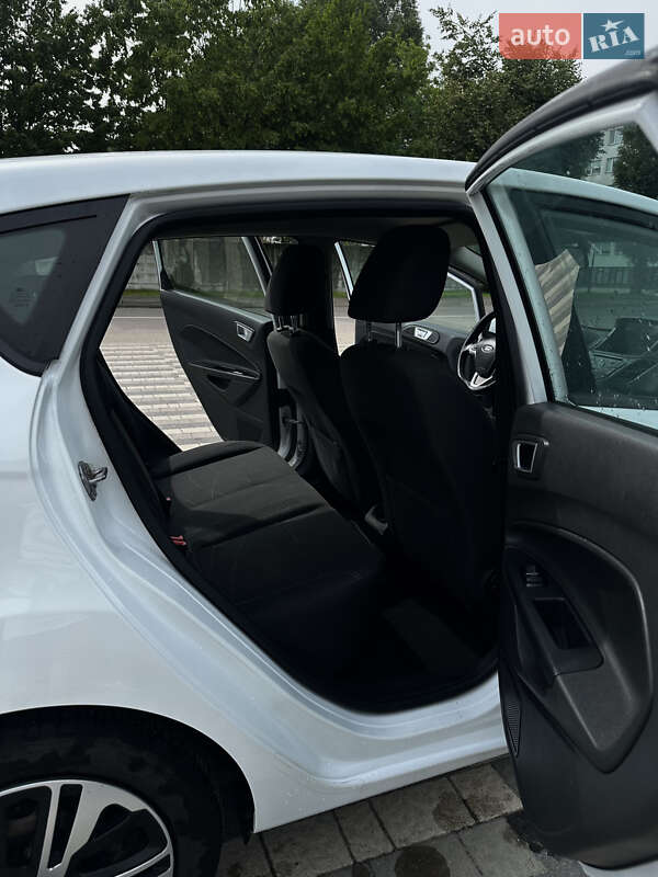 Хэтчбек Ford Fiesta 2015 в Львове