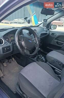 Хэтчбек Ford Fiesta 2006 в 