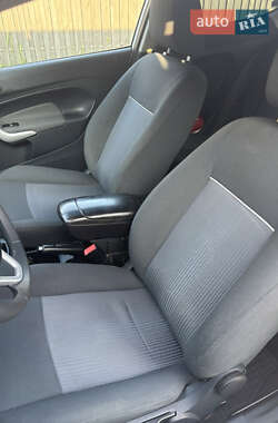Хетчбек Ford Fiesta 2011 в 