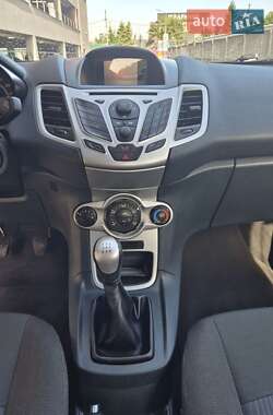 Хэтчбек Ford Fiesta 2012 в 