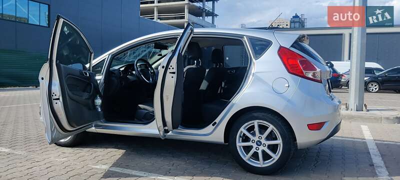 Хэтчбек Ford Fiesta 2016 в Киеве