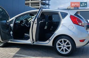 Хэтчбек Ford Fiesta 2016 в 