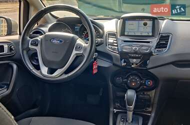 Хэтчбек Ford Fiesta 2016 в 