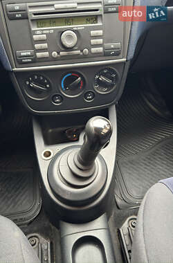 Хэтчбек Ford Fiesta 2006 в 