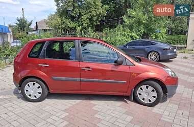 Хэтчбек Ford Fiesta 2006 в 