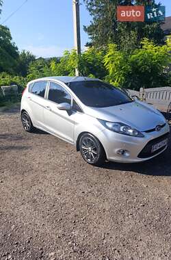 Хэтчбек Ford Fiesta 2012 в 