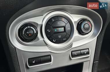 Хэтчбек Ford Fiesta 2014 в 