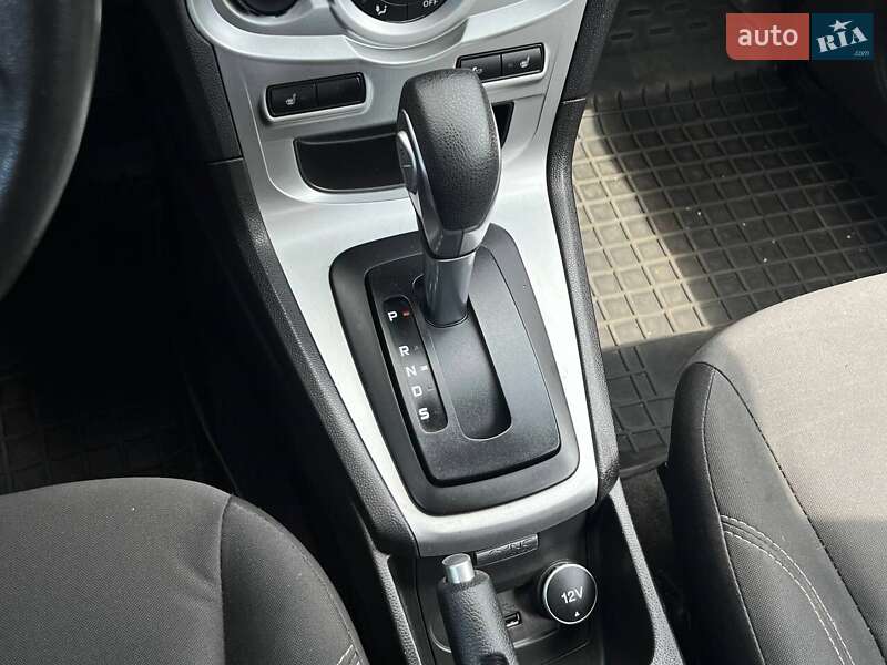 Хэтчбек Ford Fiesta 2014 в Киеве