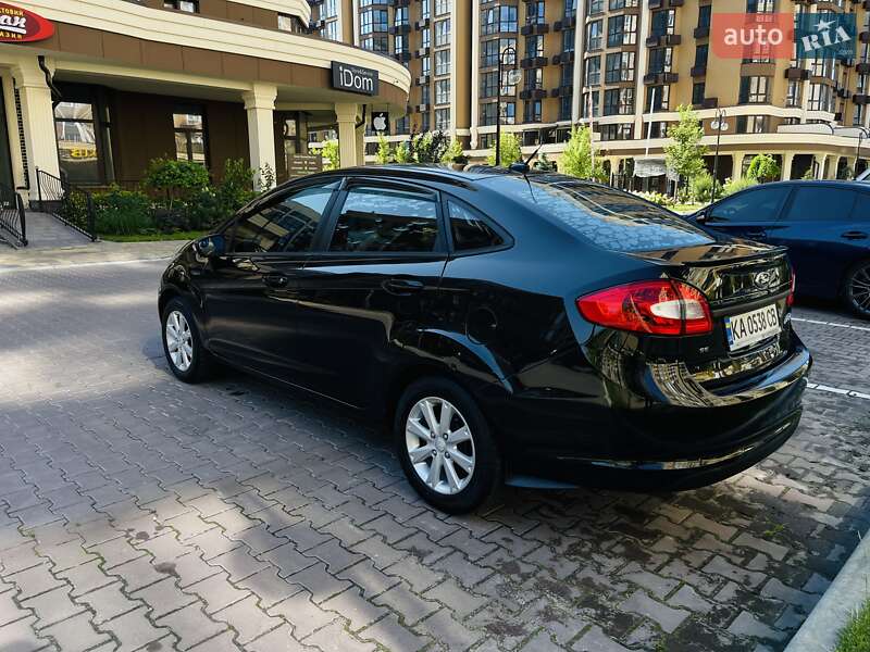 Седан Ford Fiesta 2012 в Києві