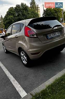 Хэтчбек Ford Fiesta 2016 в 