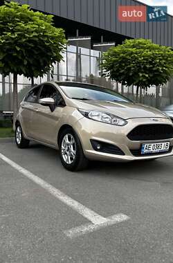 Хэтчбек Ford Fiesta 2016 в 