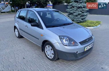Хэтчбек Ford Fiesta 2006 в 