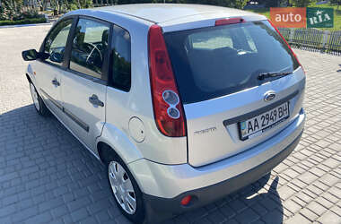 Хэтчбек Ford Fiesta 2006 в 