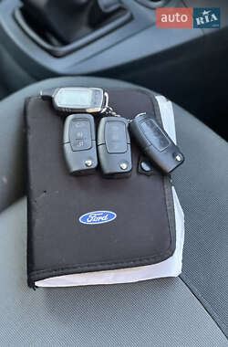 Хэтчбек Ford Fiesta 2012 в 