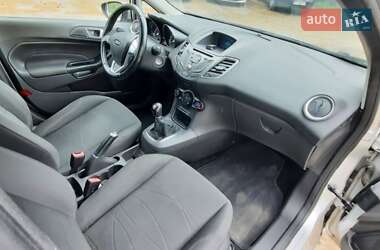 Хэтчбек Ford Fiesta 2015 в 