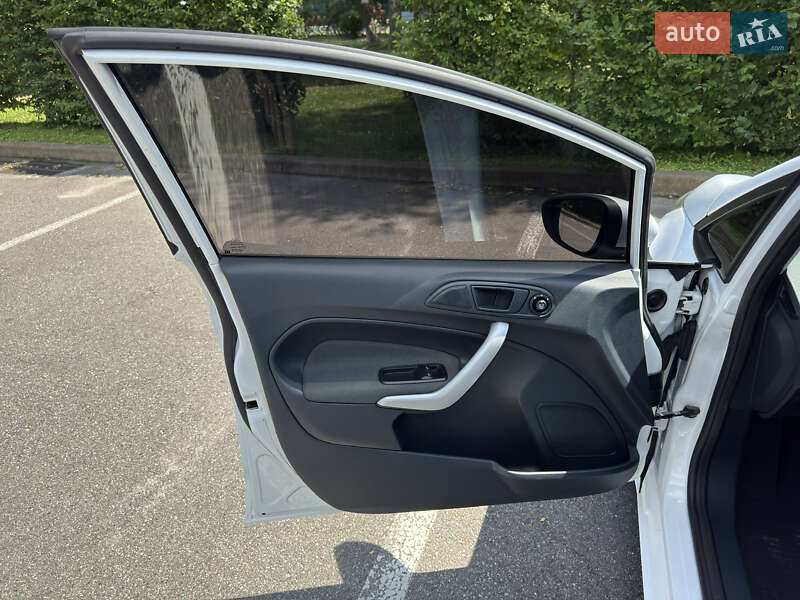 Хэтчбек Ford Fiesta 2012 в Киеве