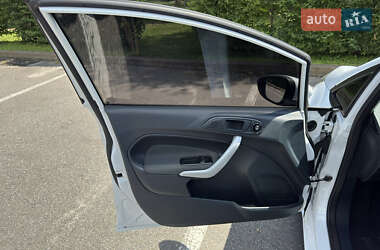 Хэтчбек Ford Fiesta 2012 в 