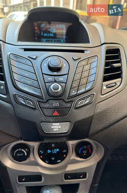 Седан Ford Fiesta 2014 в 