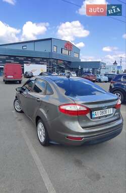 Седан Ford Fiesta 2013 в 